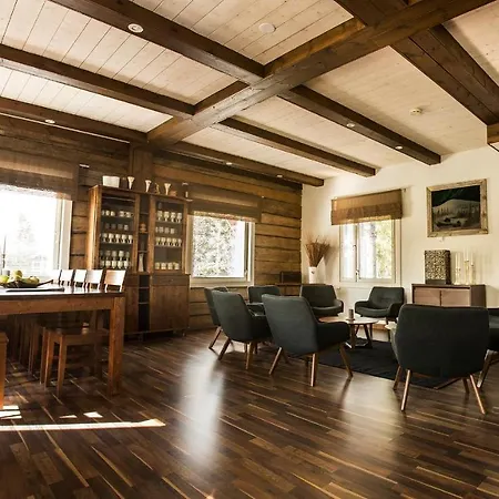 Iisakki Village Szálloda *